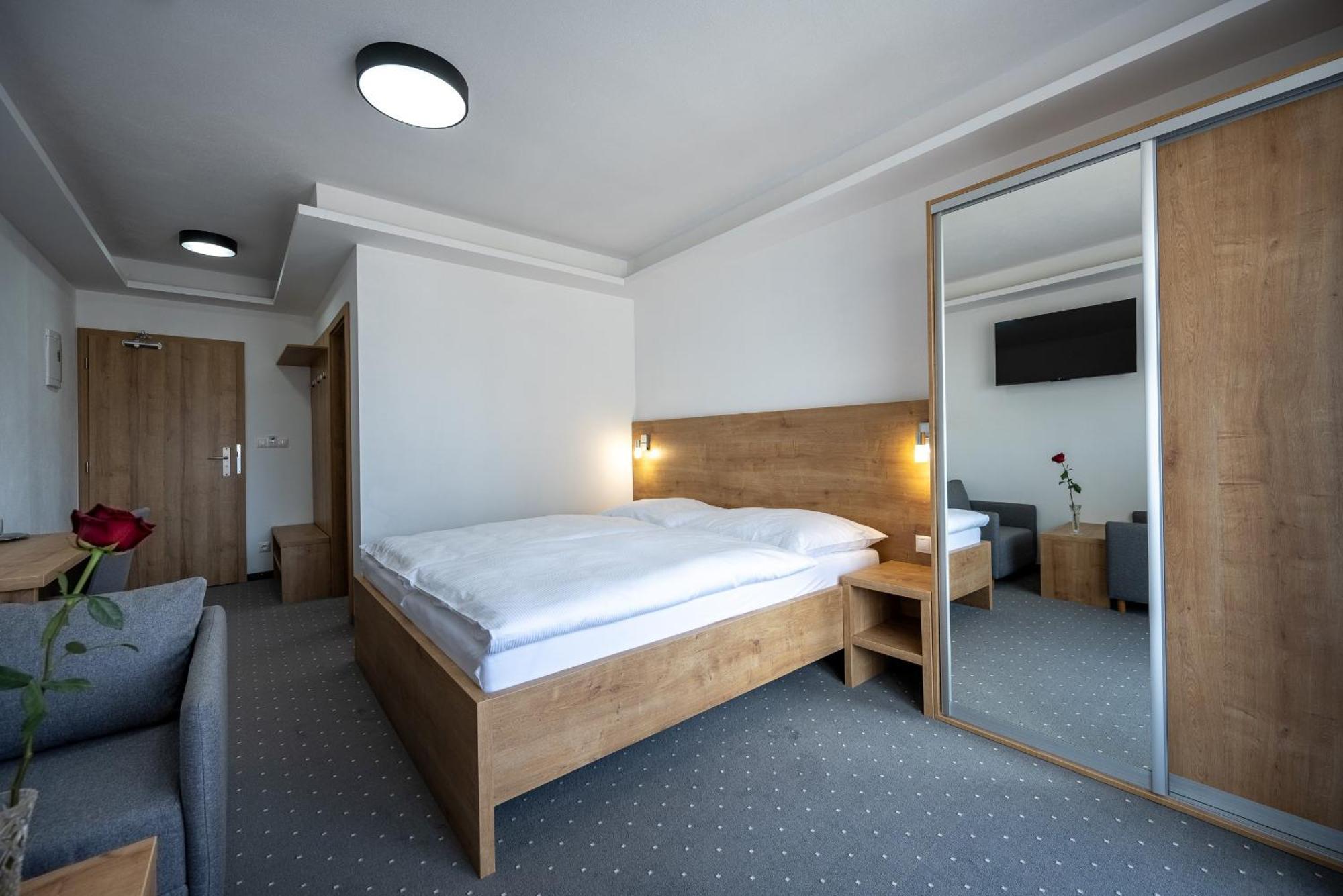 Berg Liptov Hotel Liptovsky Mikulas Exterior photo